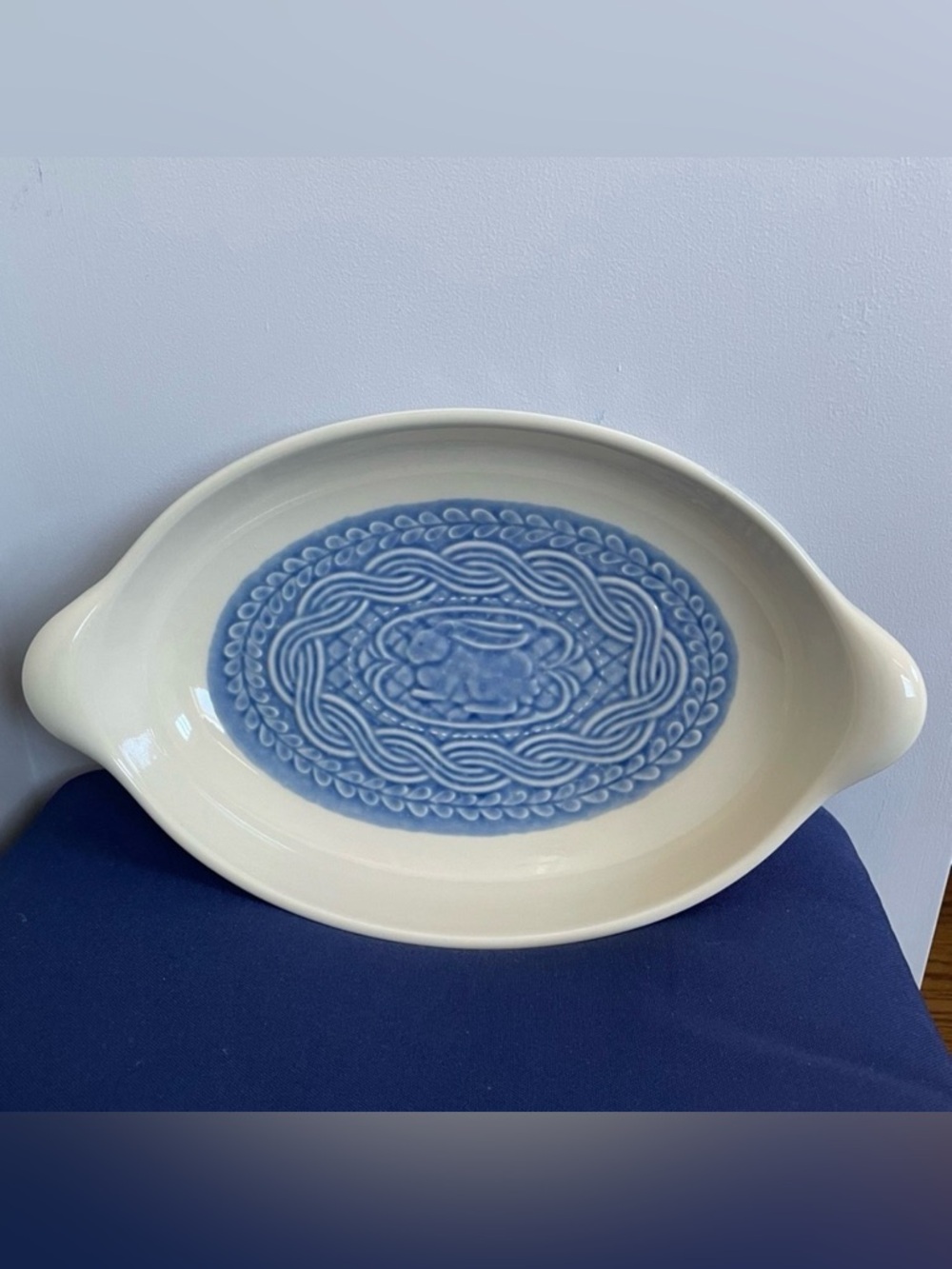 Longaberger Cornflower Blue Oval Baker Dish Rabbit Motif Discontinued Farmhouse